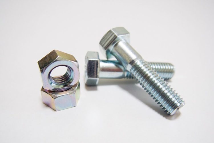 ヘンリー・モーズリー,大量生産,精密さ,歴史,ねじ,ボルト,ナット